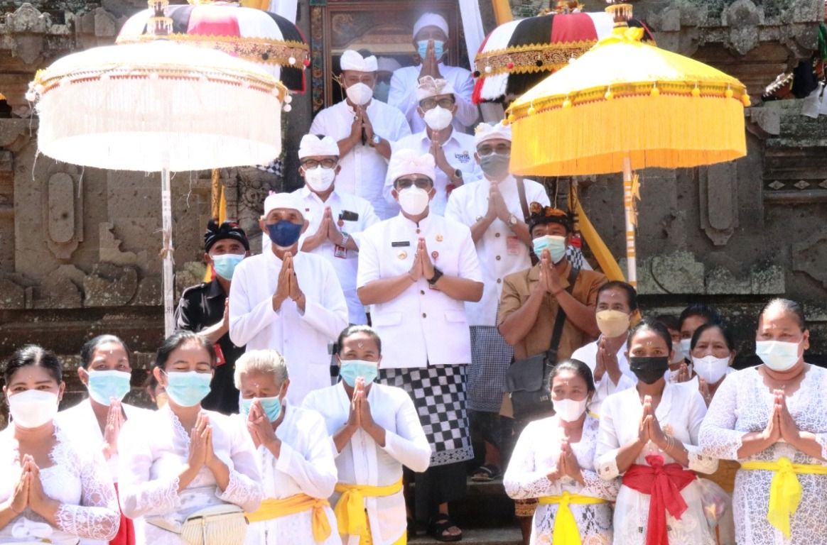 podiumnews.com-Bupati Tabanan Apresiasi Semangat Membangun Warga Desa Adat Bantiran